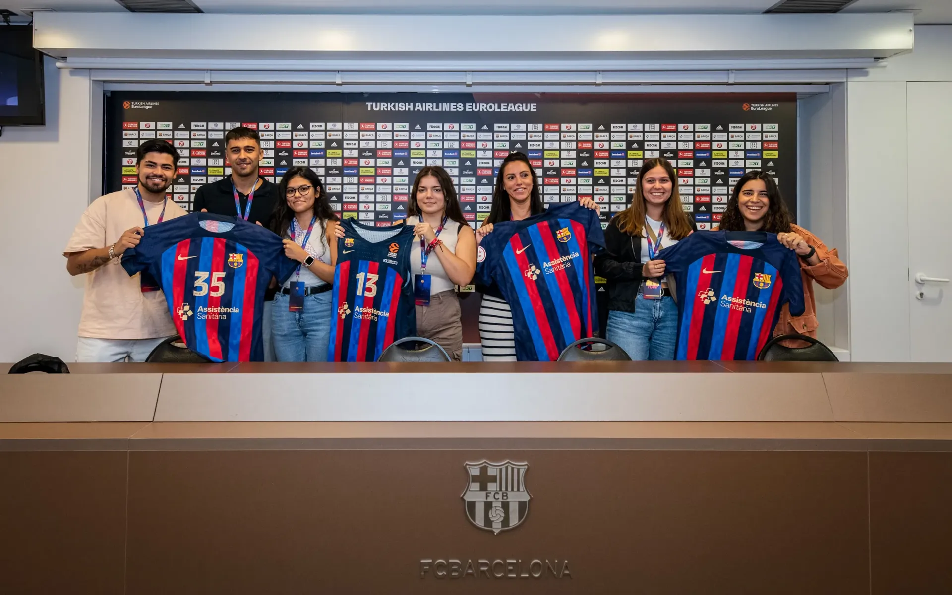 Pack Regalo FC Barcelona  Partido + museo + regalo oficial Barça